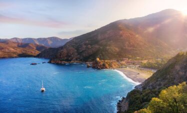 Pacote Córsega e Saint-Tropez: Uma Jornada Inesquecível entre Mar e Montanha